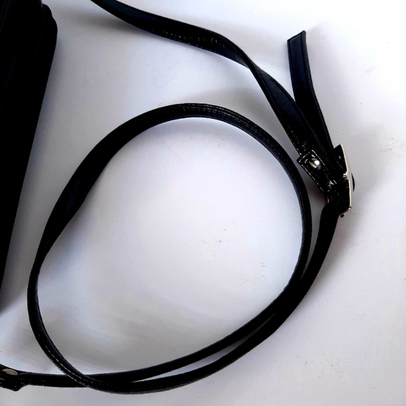 Diverso Leather Crossbody Bag - Picture 10 of 11